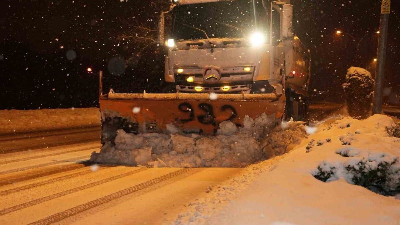 Düzce'de Kar: 37 Köy Yolu Ulaşıma Kapalı, 113 Açıldı
