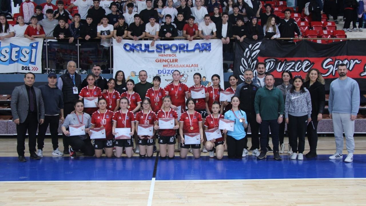 Düzce'de Okul Sporları Hentbol Gençler Grup Şampiyonları Belli Oldu