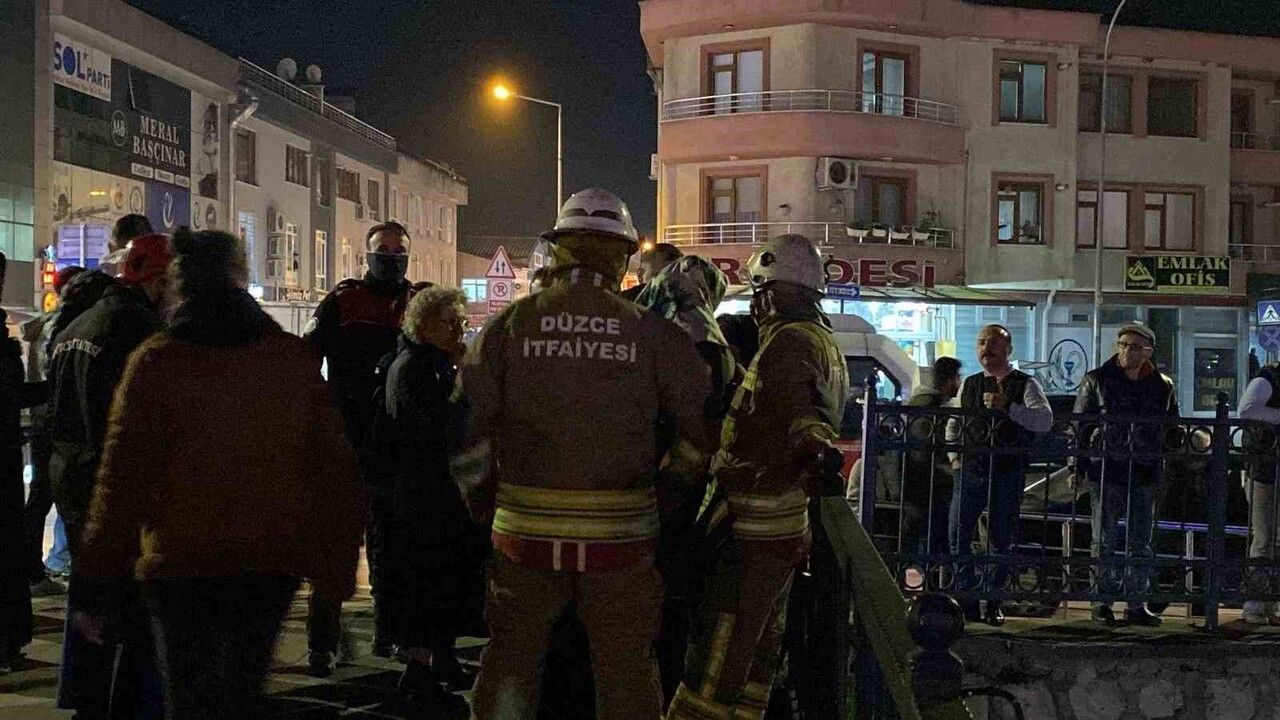 Düzce'de Şakuç Köprüsü'nde Genç Kadın İntihar Girişimi — Polis ve İtfaiye Müdahale Etti