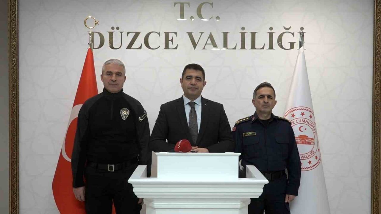 Düzce'de suç oranları yüzde 10 azaldı — Vali Selçuk Aslan: 'Firari suçlular sokaklarda gezmeyecek'