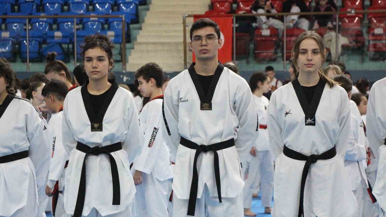 Düzce'de Taekwondo Siyah Kuşak Dan/PUM Terfi Sınavı — 200'ün Üzeri Sporcu
