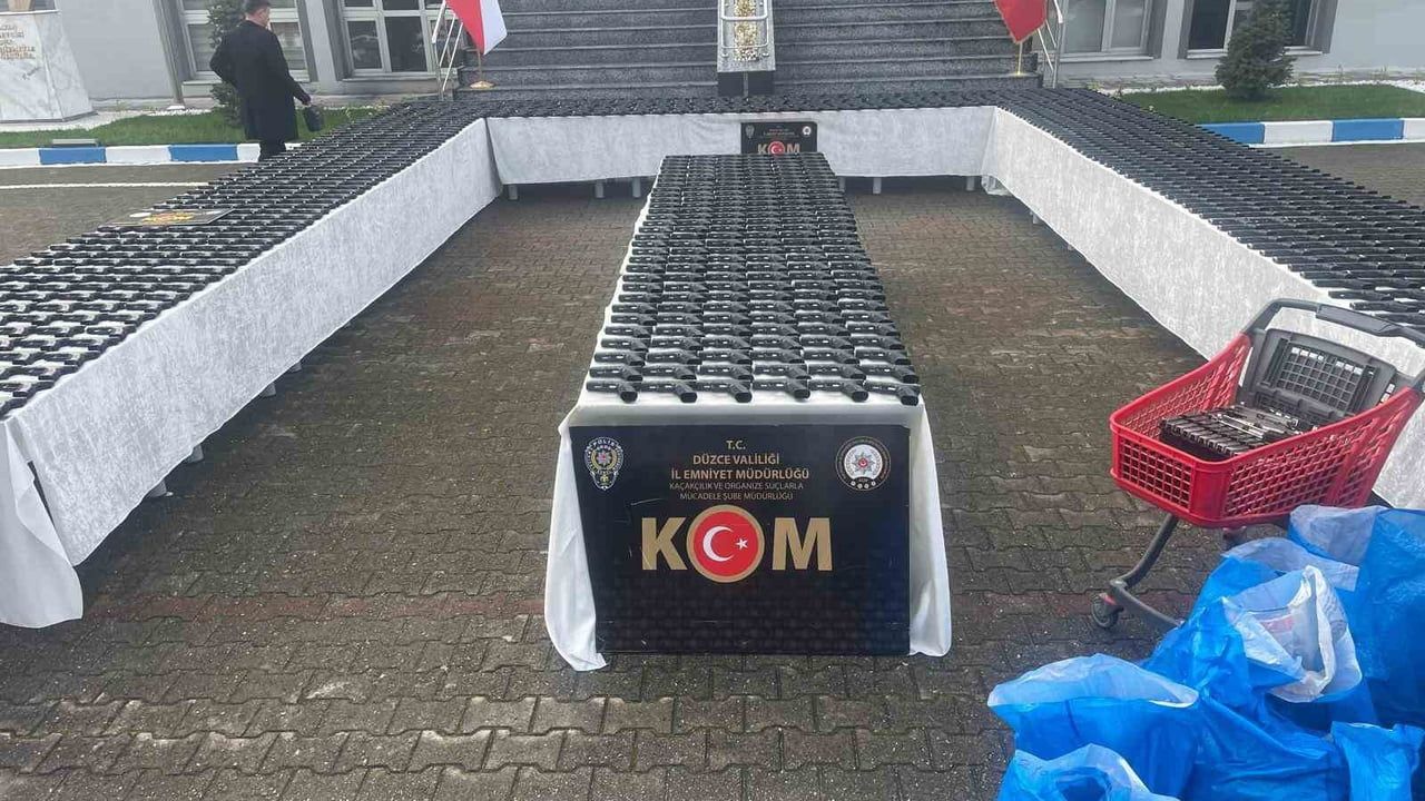 Düzce'de Yolcu Otobüsünde 46.655 Silah Parçası Ele Geçirildi — 6 Gözaltı