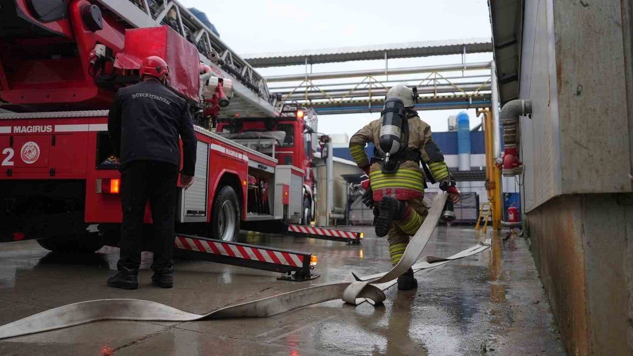 Düzce İtfaiyesi 2025: 1.700 Çağrı, 700 Yangına Müdahale