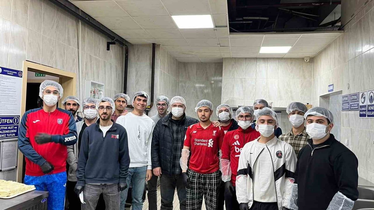 Düzce Üniversitesi'nde Yurt Atölyeleri: Erkekler Pizza, Kızlar Kurabiye