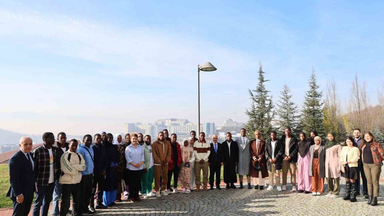 Düzce Üniversitesi Rektörü Sözbir 23 Ruandalı Öğrenciyle Buluştu