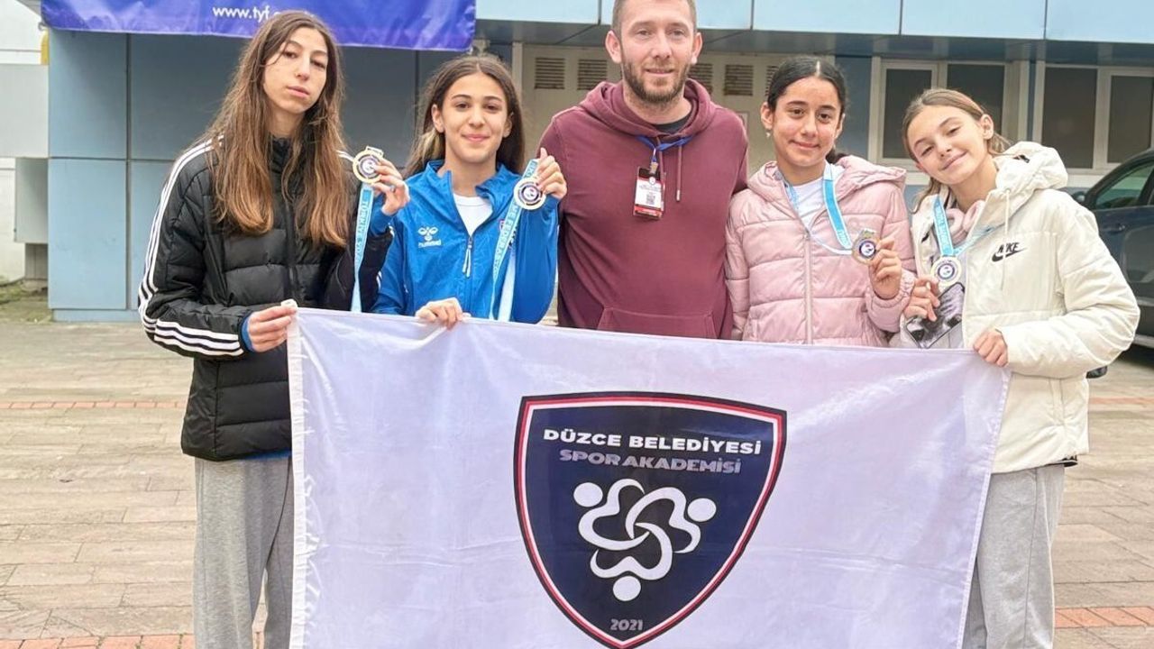 Düzceli Yüzücüler Trabzon Finalinden Madalyalarla Döndü