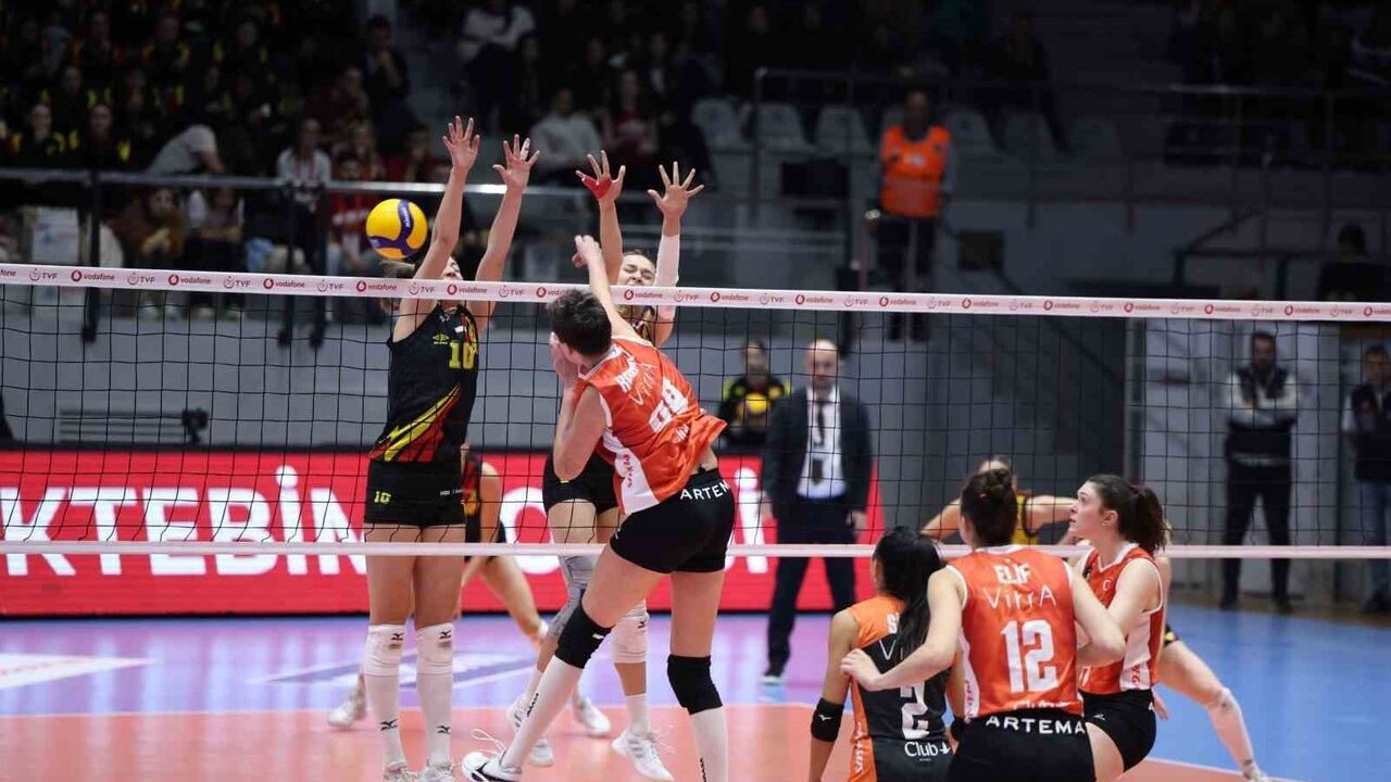 Eczacıbaşı Dynavit Göztepe'ye Set Vermedi: Vodafone Sultanlar Ligi'nde 3-0