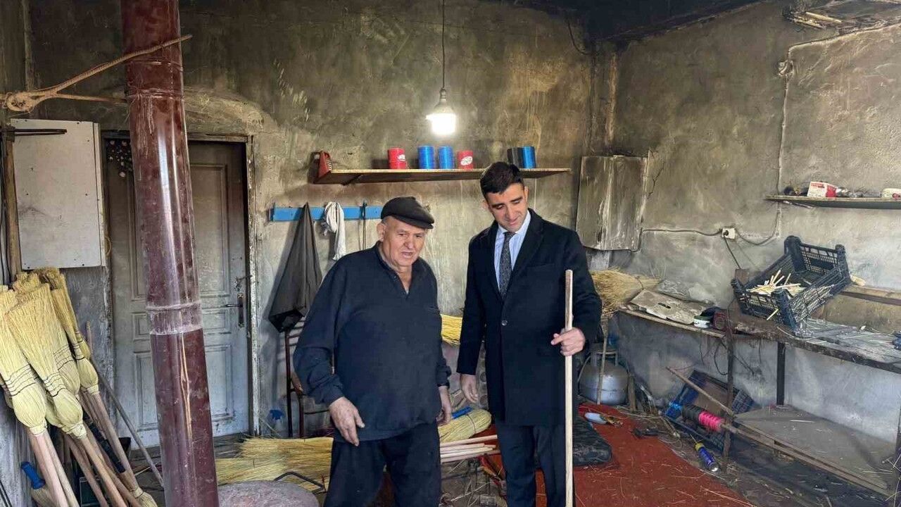 Edirne'de 30 Yıldır El Yapımı Süpürge Ustası: 'Bu Meslek Benim Ömrüm'