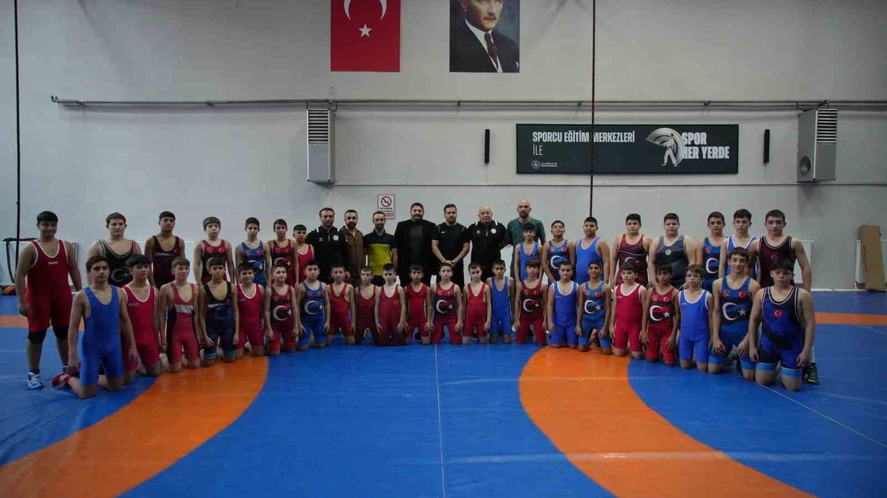 Edirne'de Ata Sporu Güreşte Geleceğin Şampiyonları Yetişiyor