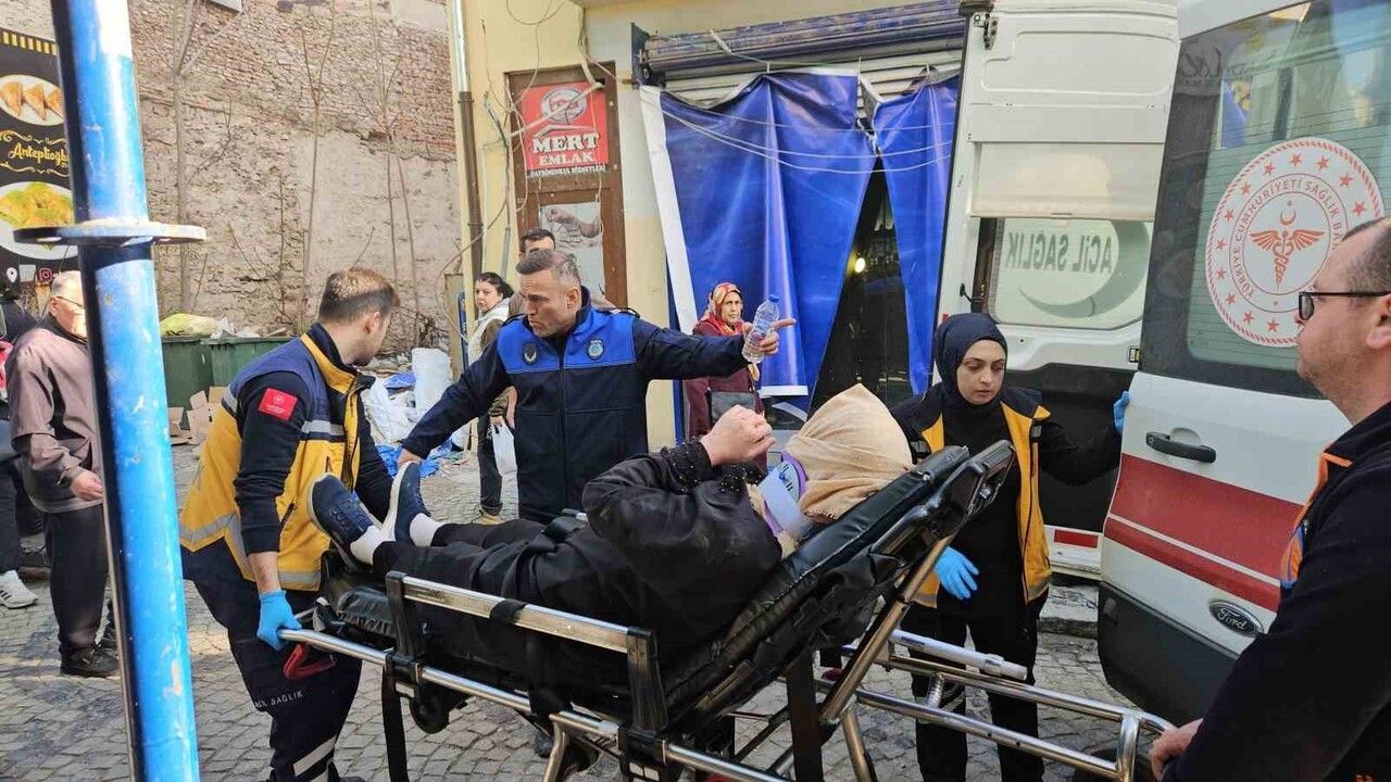Edirne'de Çilingirler Caddesi'nde Bozuk Zemine Takılan Kadın Yaralandı
