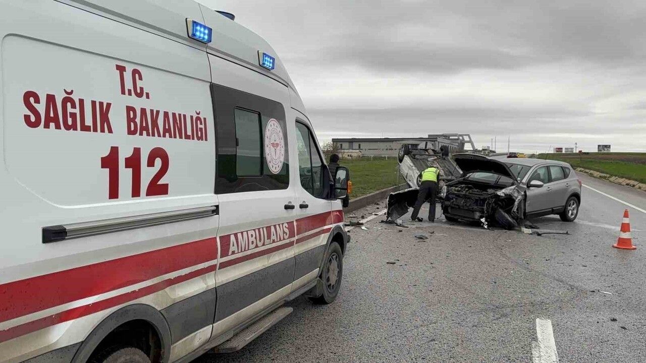 Edirne'de Kaza: Araç Defalarca Takla Attı, 2 Yaralı