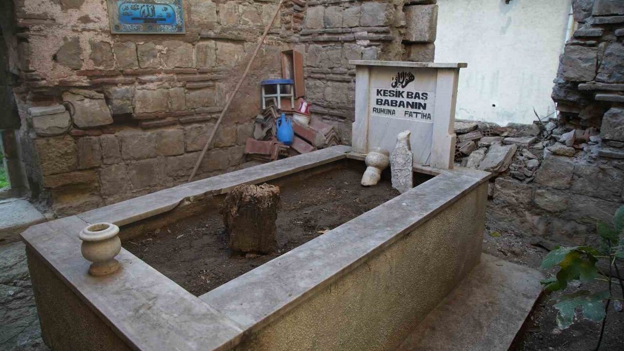 Edirne'de Kesik Baş Baba Türbesi Restorasyon Bekliyor