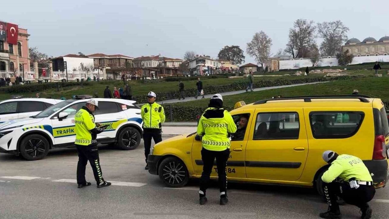 Edirne'de kış lastiği takmayan sürücülere 5 bin 856 lira ceza