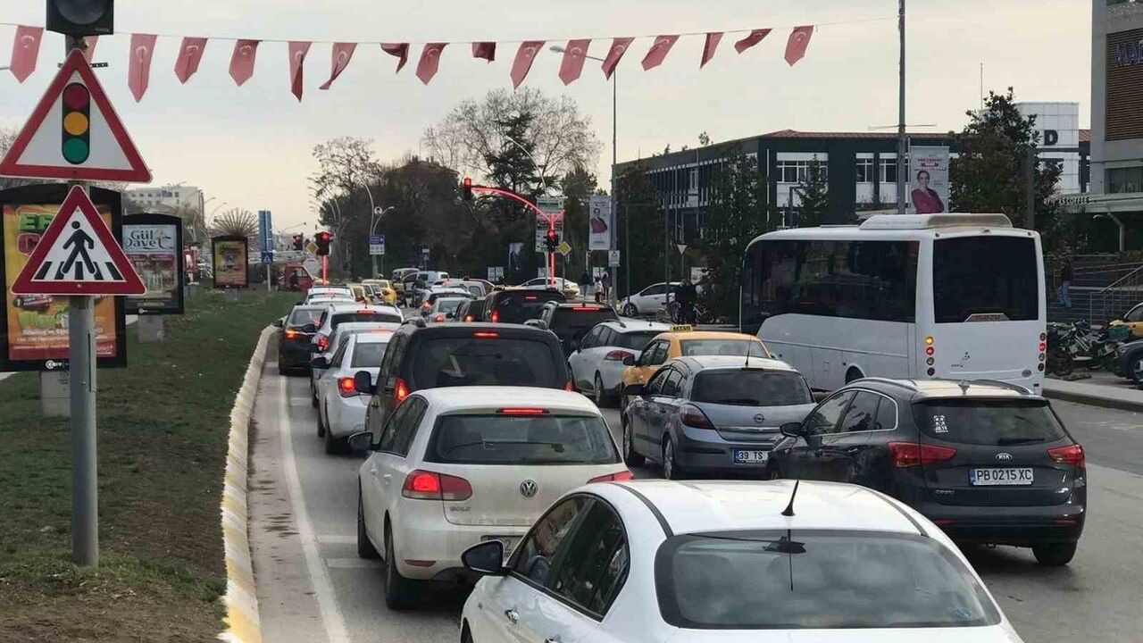 Edirne’de trafiğe kayıtlı araç sayısı 207 bin 555’e ulaştı — TÜİK Kasım 2025