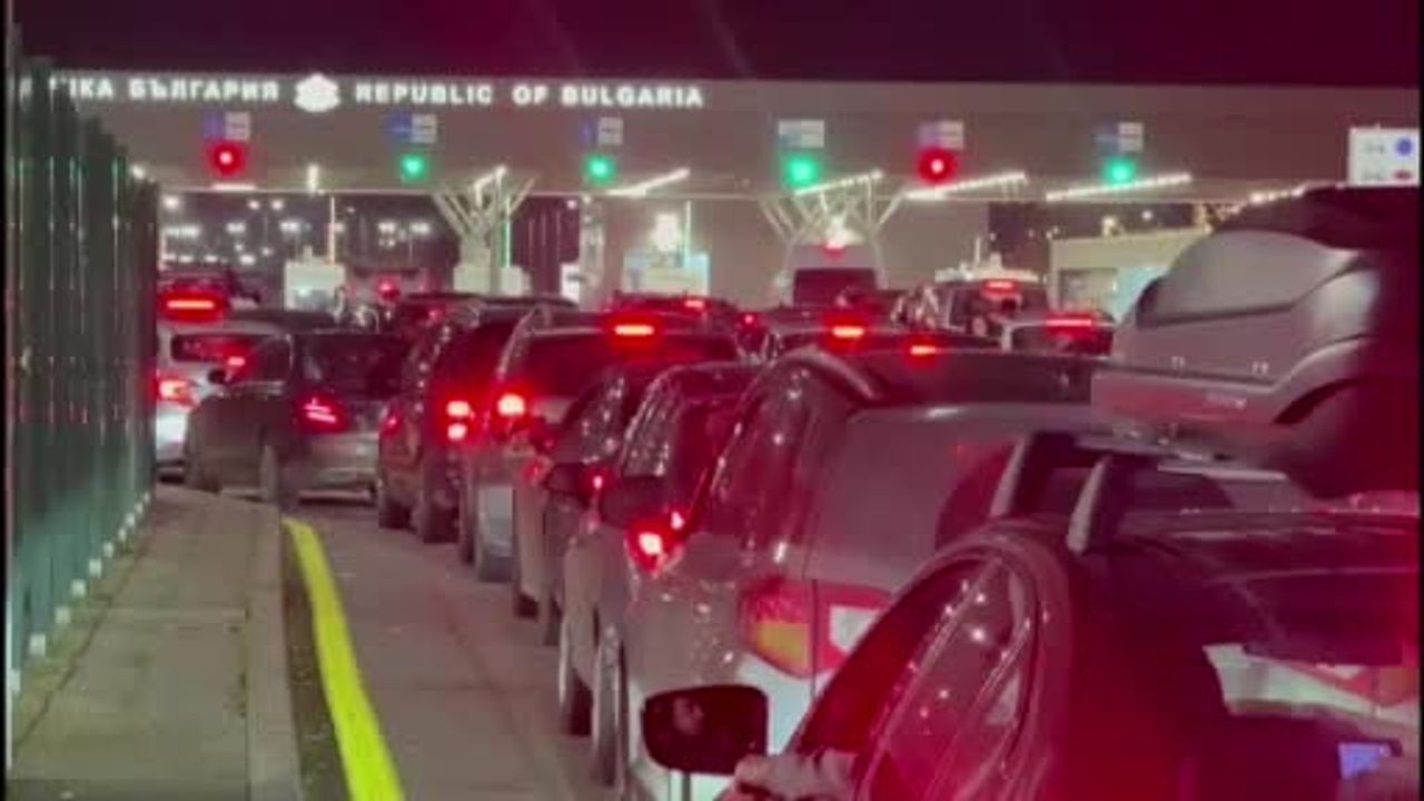 Edirne'de yılbaşı alışverişi sonrası sınır kapılarında yoğunluk