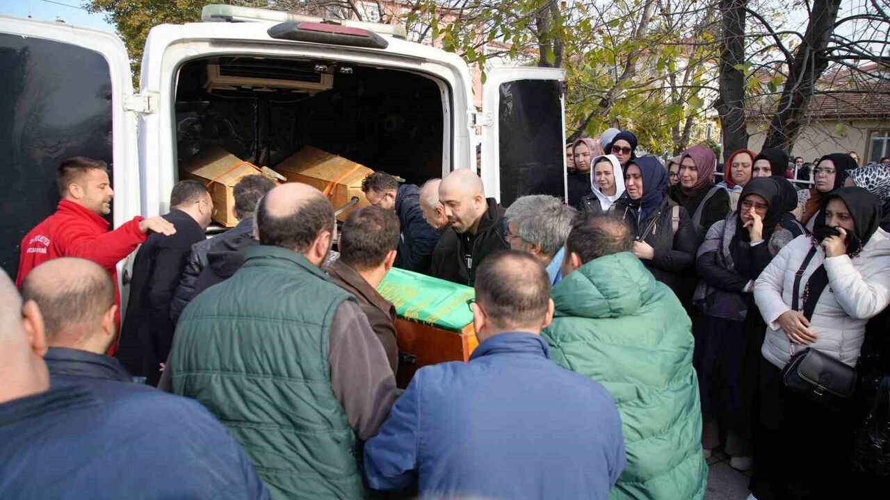 Edirne'de Yüksekten Düşen Avukat Selda Özkan İlte Son Yolculuğuna Uğurlandı
