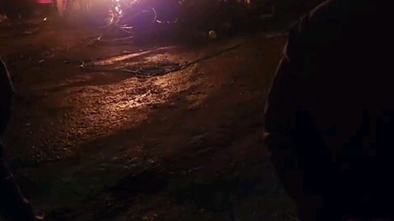 Edirne İpsala Pazardere'de Ahır Yangını 3 Evi Kullanılamaz Hale Getirdi