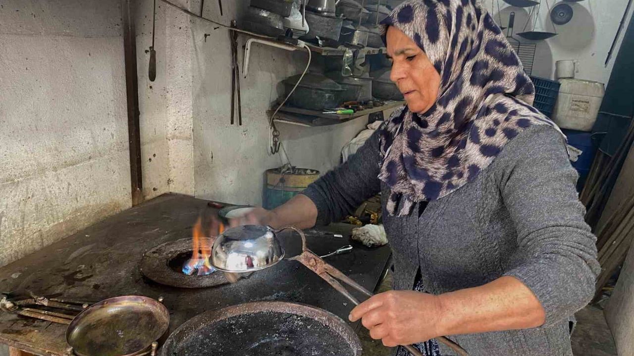 Edremit'te Yarım Asırlık Kadın Kalaycılık: Suzan ve Elmas Kaplan