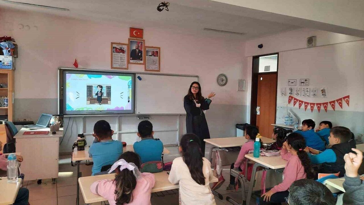 Efeler ve İncirliova'da Öğrencilere Avukatlık ve Haklar Eğitimi