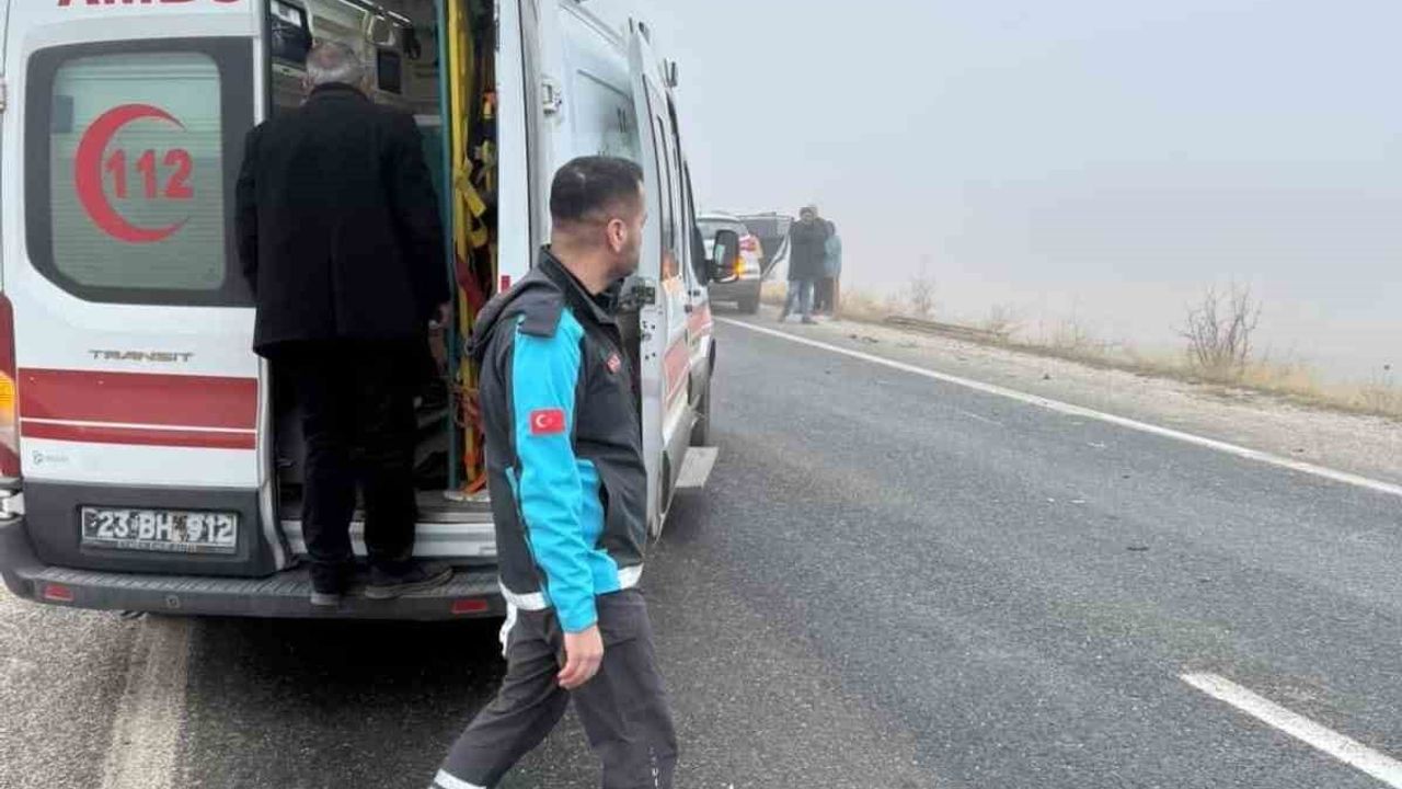Elazığ-Baskil Yolunda Yoğun Sis Kazaya Yol Açtı: 1 Yaralı