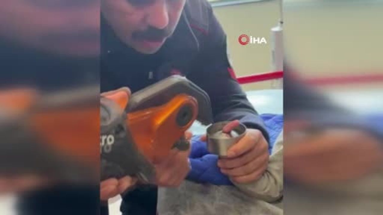 Elazığ'da 1 Yaşındaki Çocuğun Parmağı Çelik Küllüğe Sıkıştı — İtfaiye Kurtardı