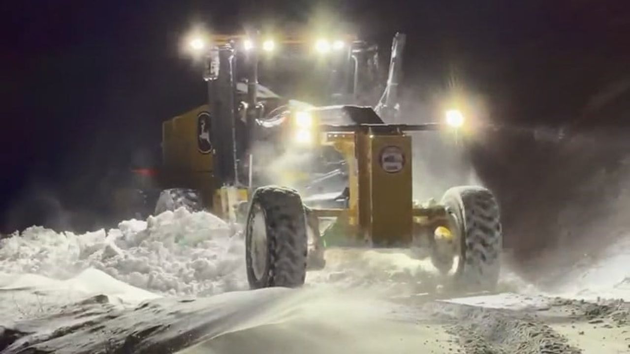 Elazığ'da 108 Köy Yolu Kapandı — 90 Araç, 120 Personel ile Açma Çalışması