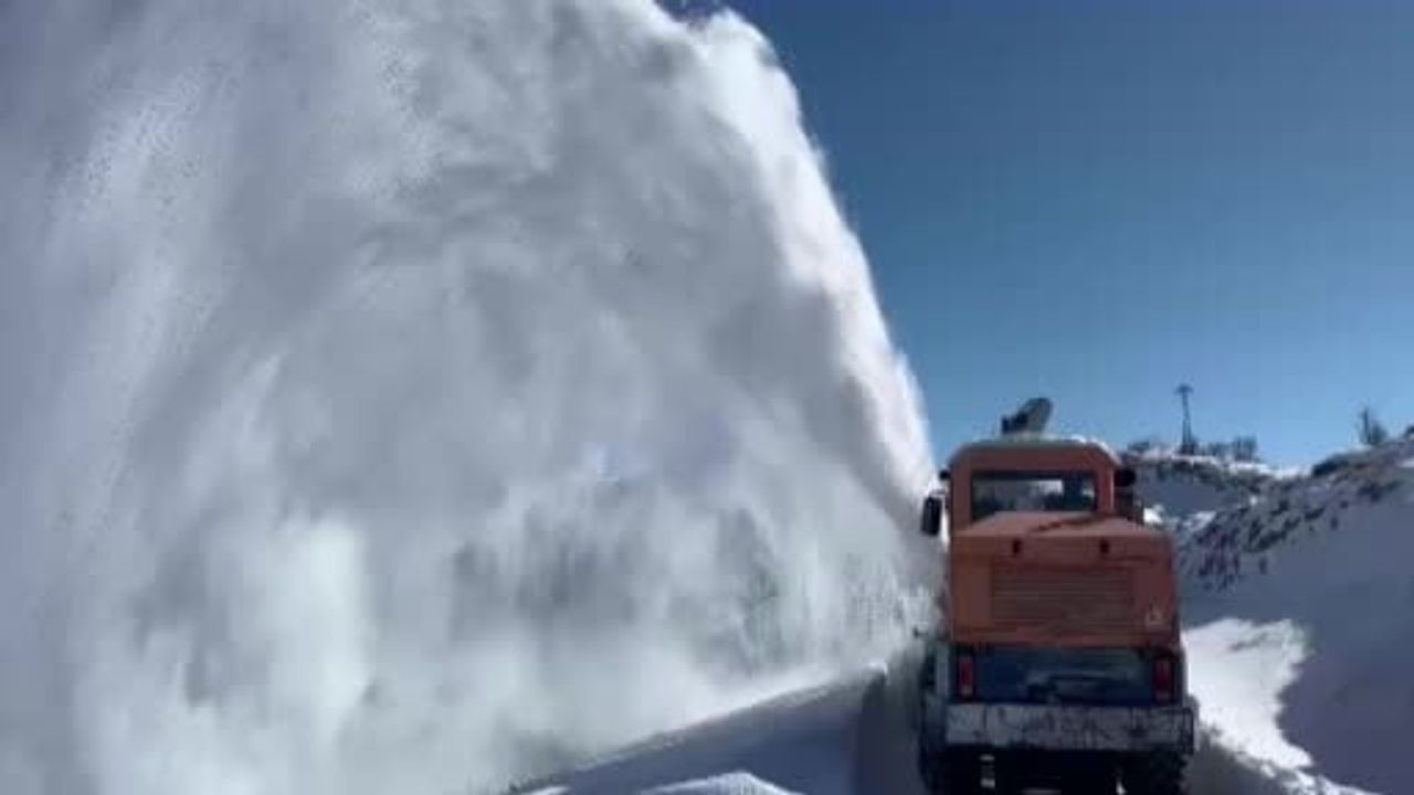 Elazığ'da 108 Köy Yolundan 57'si Açıldı — Çalışmalar Sürüyor