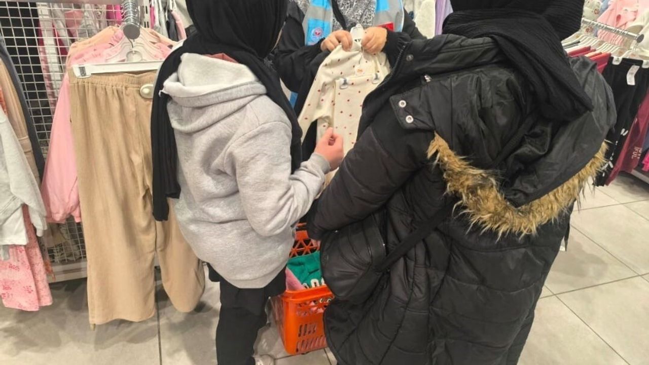 Elazığ'da 'Bir Bot Bir Mont' kampanyası 150 yetim çocuğu giydirdi