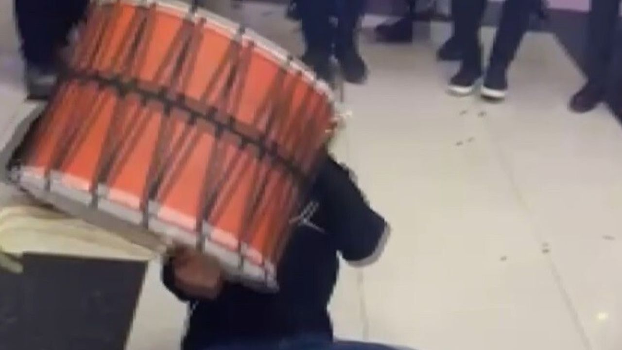 Elazığ'da Düğünde LED Gözlüklü Davulcu Şovu