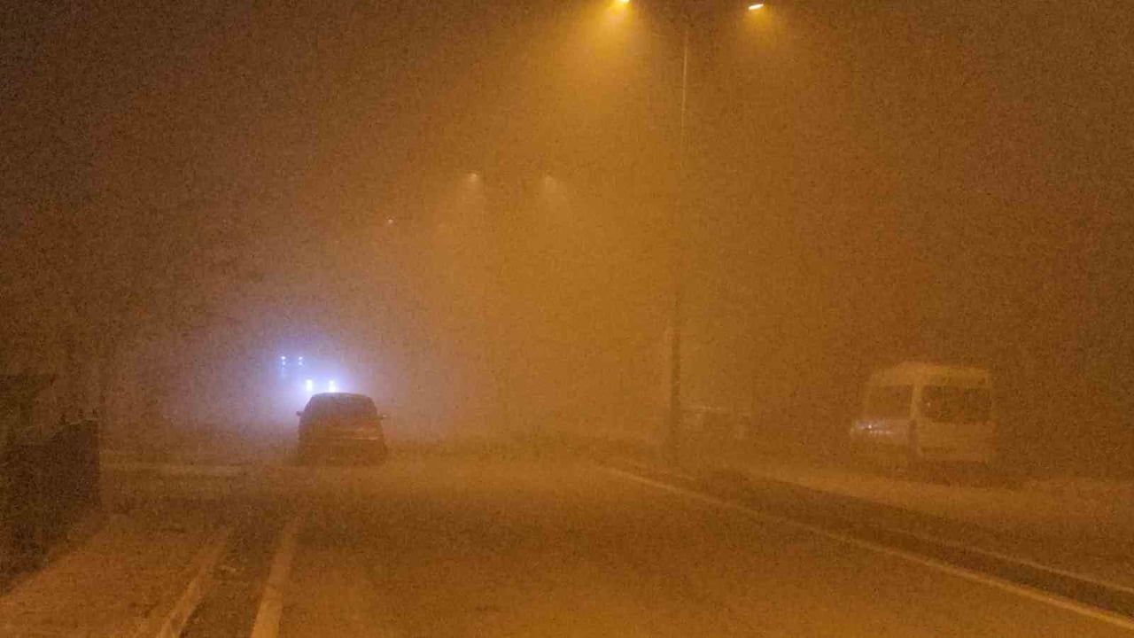 Elazığ'da Gece Yoğun Sis: Görüş 5 Metreye Düştü