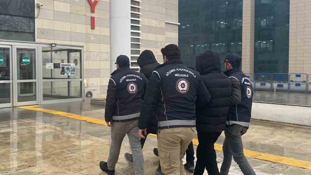 Elazığ'da Göçmen Kaçakçılığı Operasyonu: 16 Kişi Yakalandı, 2 Organizatör Tutuklandı