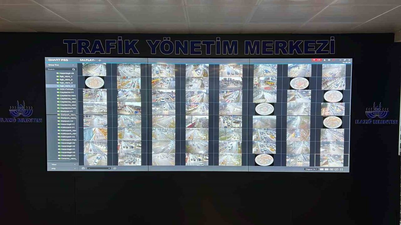 Elazığ'da Karla Mücadele Sürüyor: 15 Greyder, 140 Ton Tuz Kullanıldı