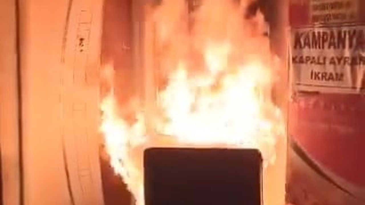 Elazığ'da Lokanta Yangınını Komşu Esnaf Söndürdü