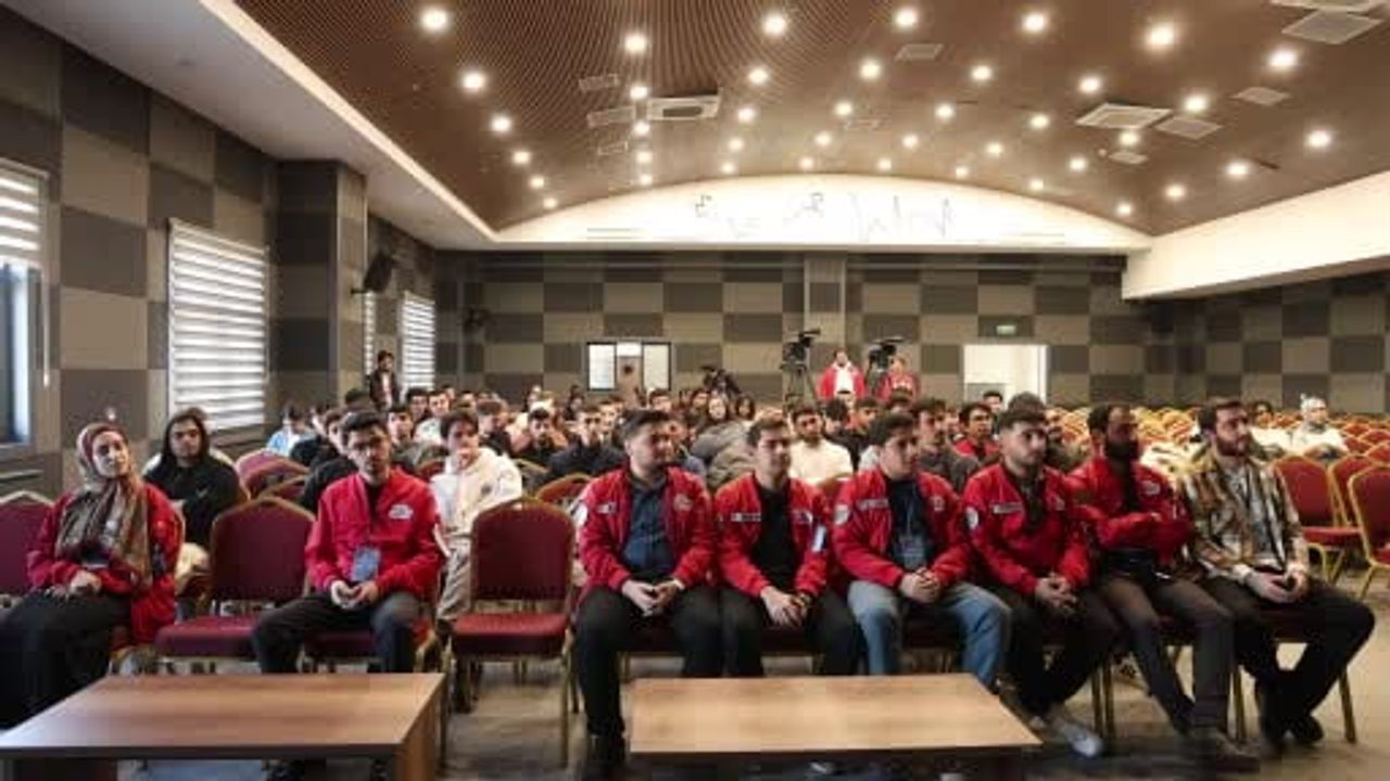 Elazığ'da 'Proje Yazma' Eğitimi: Fırat Üniversitesi Teknofest'e 200'ün Üzerinde Başvuru