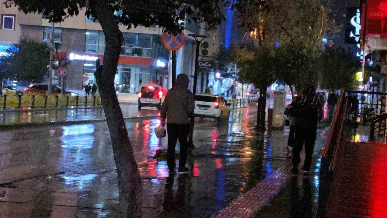 Elazığ'da Sağanak Etkili: Meteoroloji 13. Bölge Uyardı