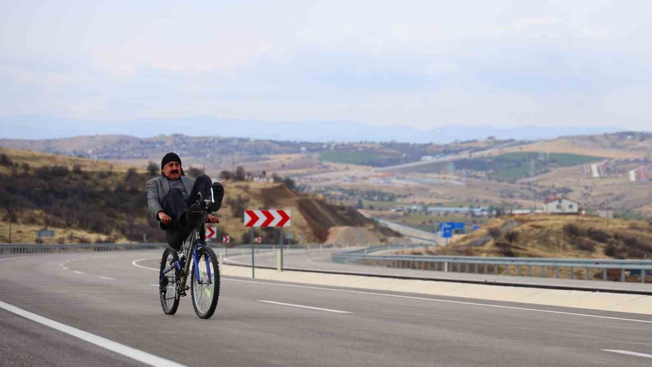 Elazığ'da Sıradışı Bisiklet Tasarımı: Polisler Bile Durdurup İnceliyor