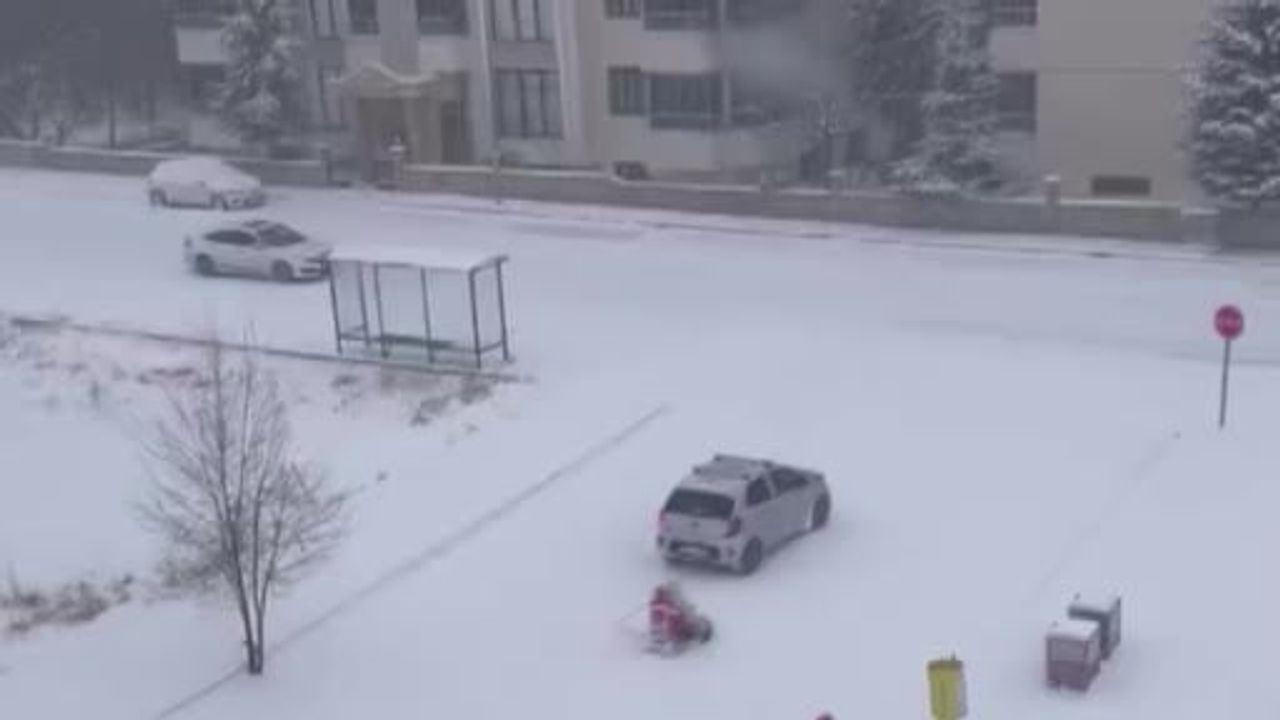 Elazığ'da Tehlikeli Eğlence: Kızak Araca Bağlanıp Çekildi