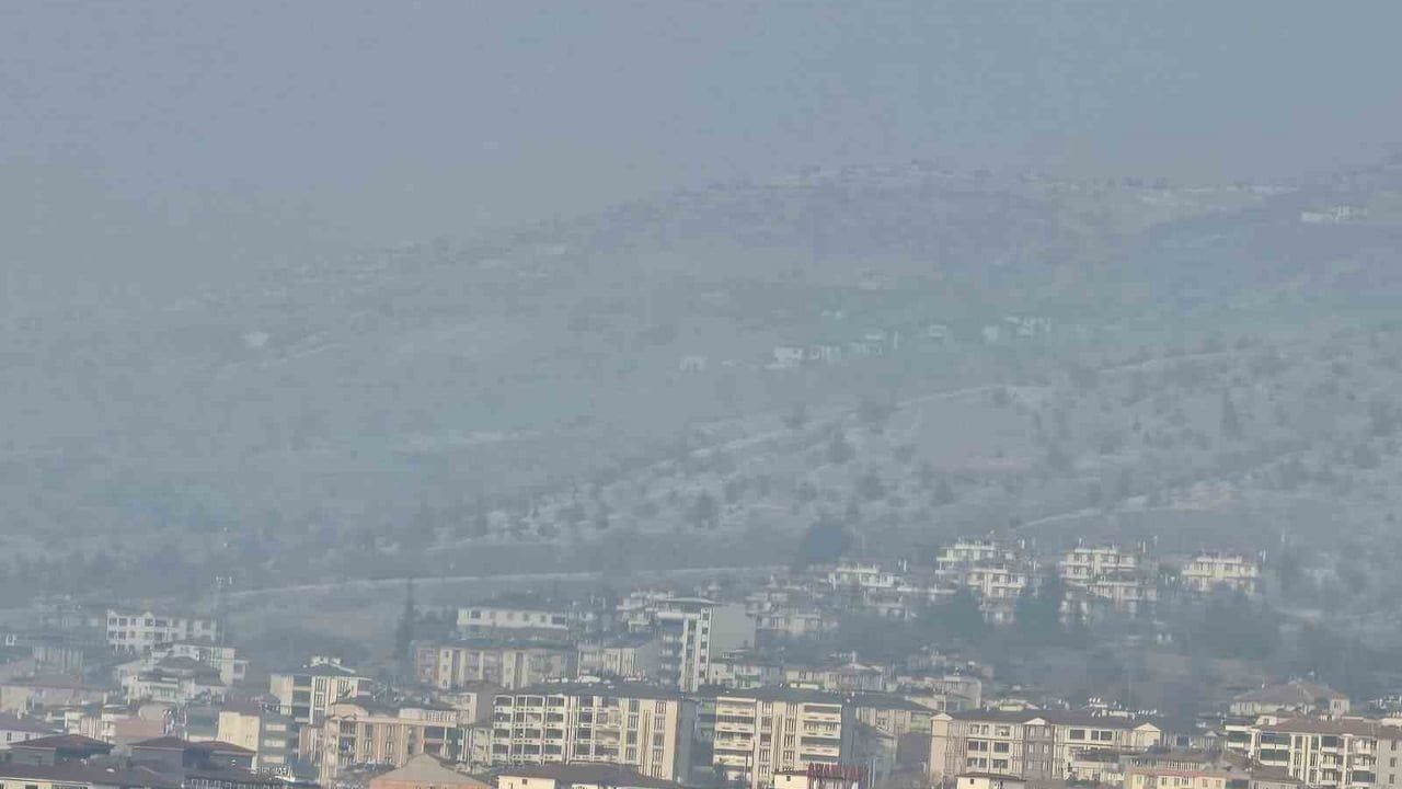 Elazığ'da Yoğun Sis: Görüş 10 Metreye Kadar Düştü