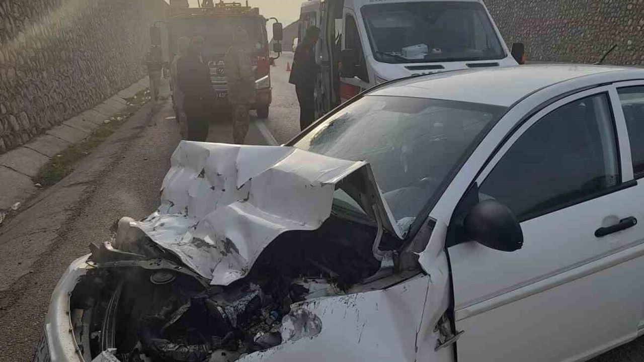 Elazığ'ın Kovancılar ilçesinde trafik kazası: 3 yaralı