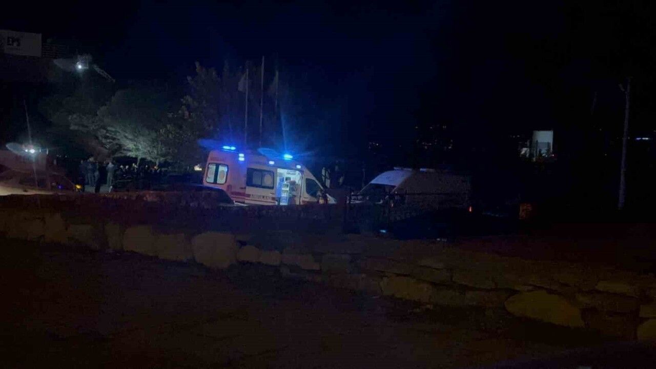 Elazığ OSB'de Yalıtım Fabrikasında Yangın: 16 Kişi Dumandan Etkilendi