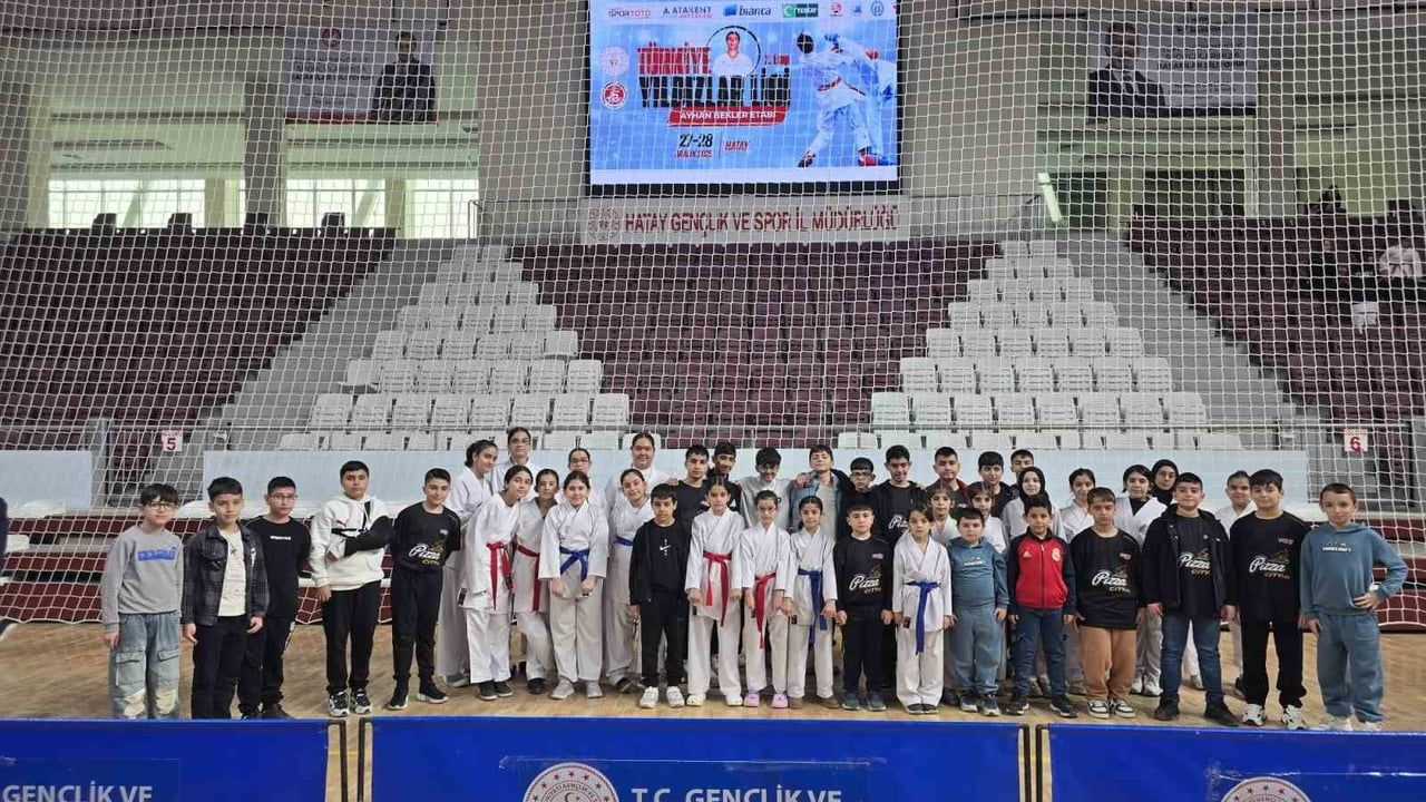Elazığlı Sporculardan Türkiye Karate Yıldızlar Ligi'nde 45 Madalya