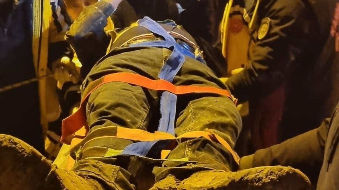 Elbistan'da 6 Metrelik Çukura Düşen Kişi İtfaiye Kurtardı