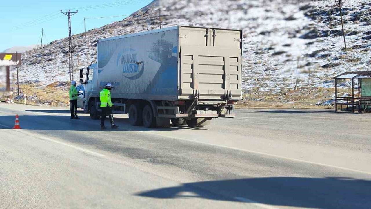 Elbistan’da Kış Lastiği Denetimleri: İhlale 5 bin 856 TL Ceza