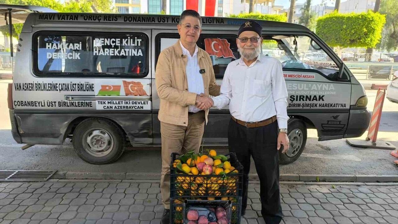 Elmacı Dede, Hatay Mandalinasını Mehmetçiğe Uğurladı