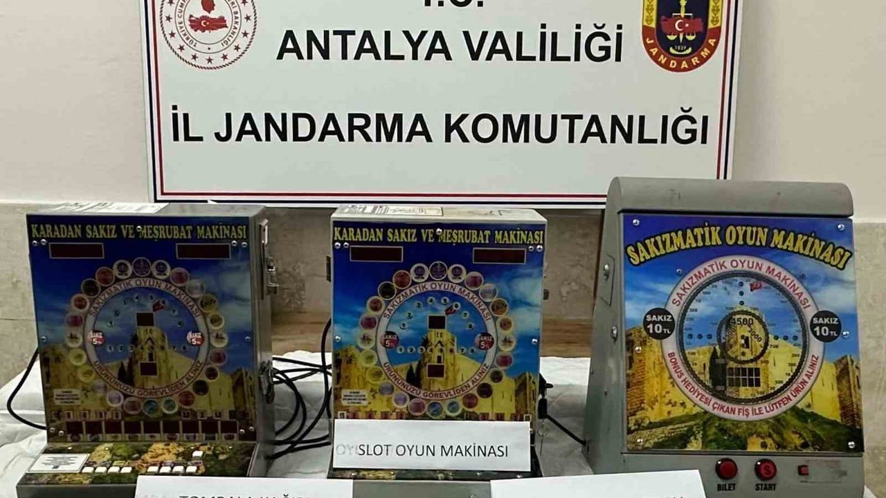 Elmalı'da 'Sakızmatik' Kumar Operasyonu: 2 Şüpheli Yakalandı