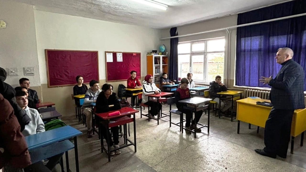 Emet Örencik İlkokulu'nda Sıfır Atık Eğitimi