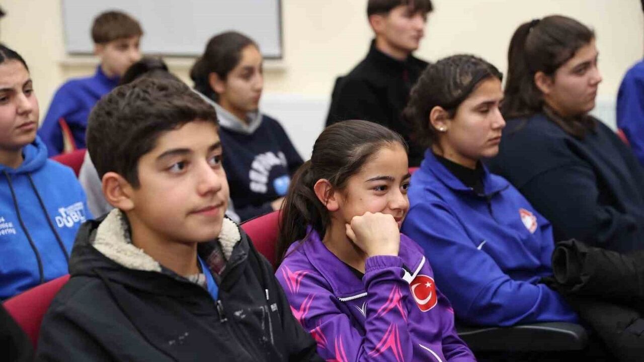 Eminoğlu Muş’ta Gençlerle Sporda Geleceği Konuştu