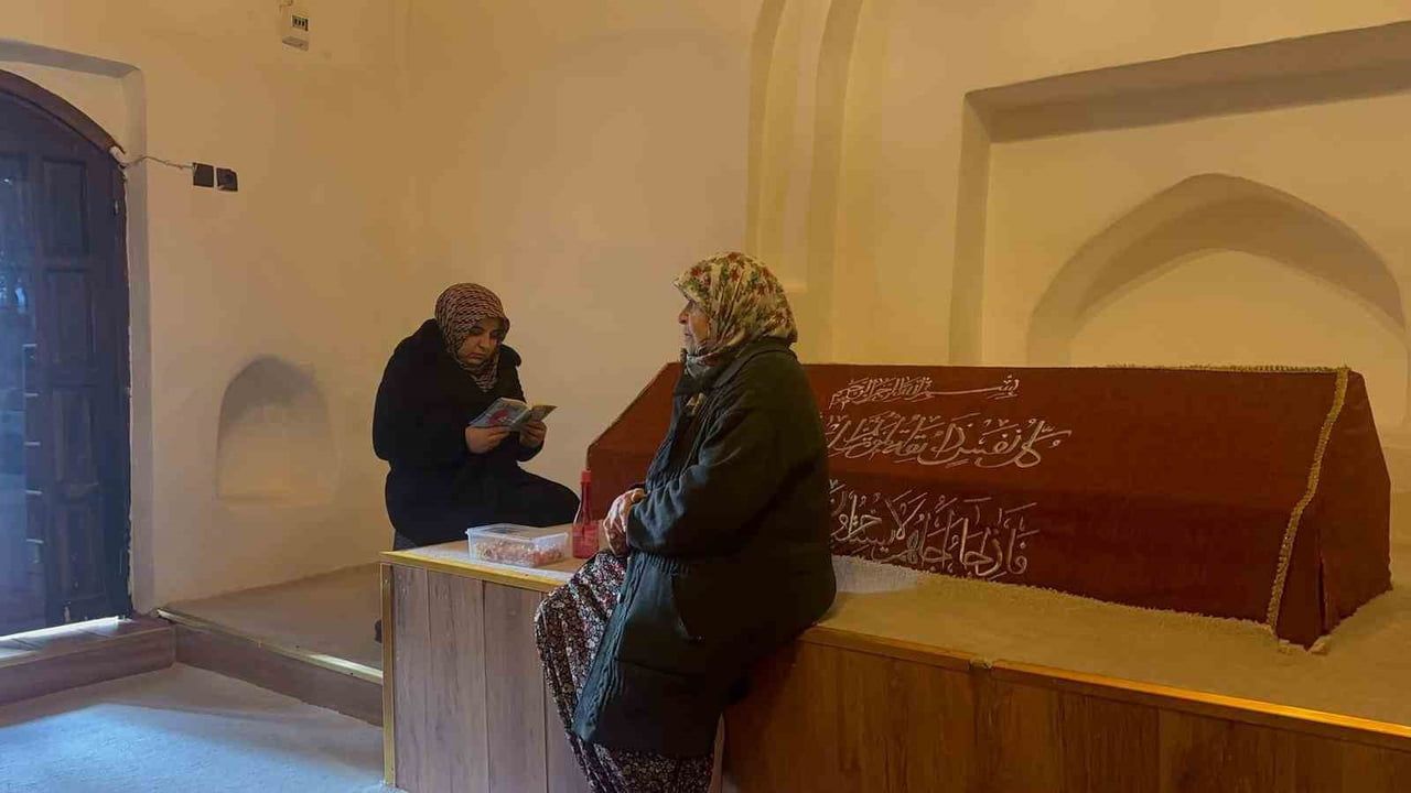 Emir Karatekin Bey'in Türbesi Çankırı'da Ziyaretçi Akını