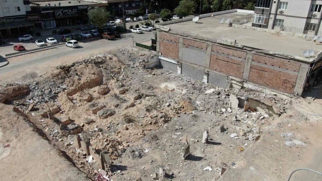 Emre Apartmanı davası: 4 sanık adli kontrolle tahliye edildi, müteahhide 19 yıl 6 ay hapis