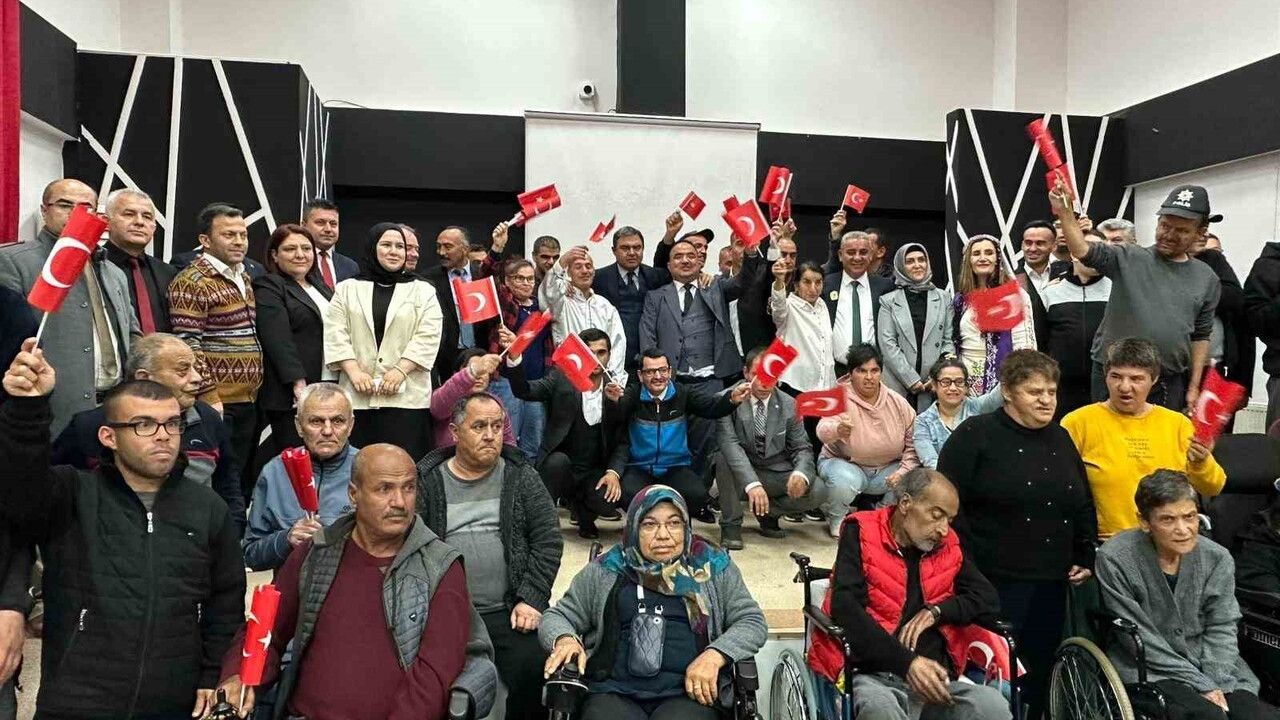 Engelliler Haftası Kırşehir'de: Beyaz Ay Derneği Pasta Kesimiyle Farkındalık Yarattı